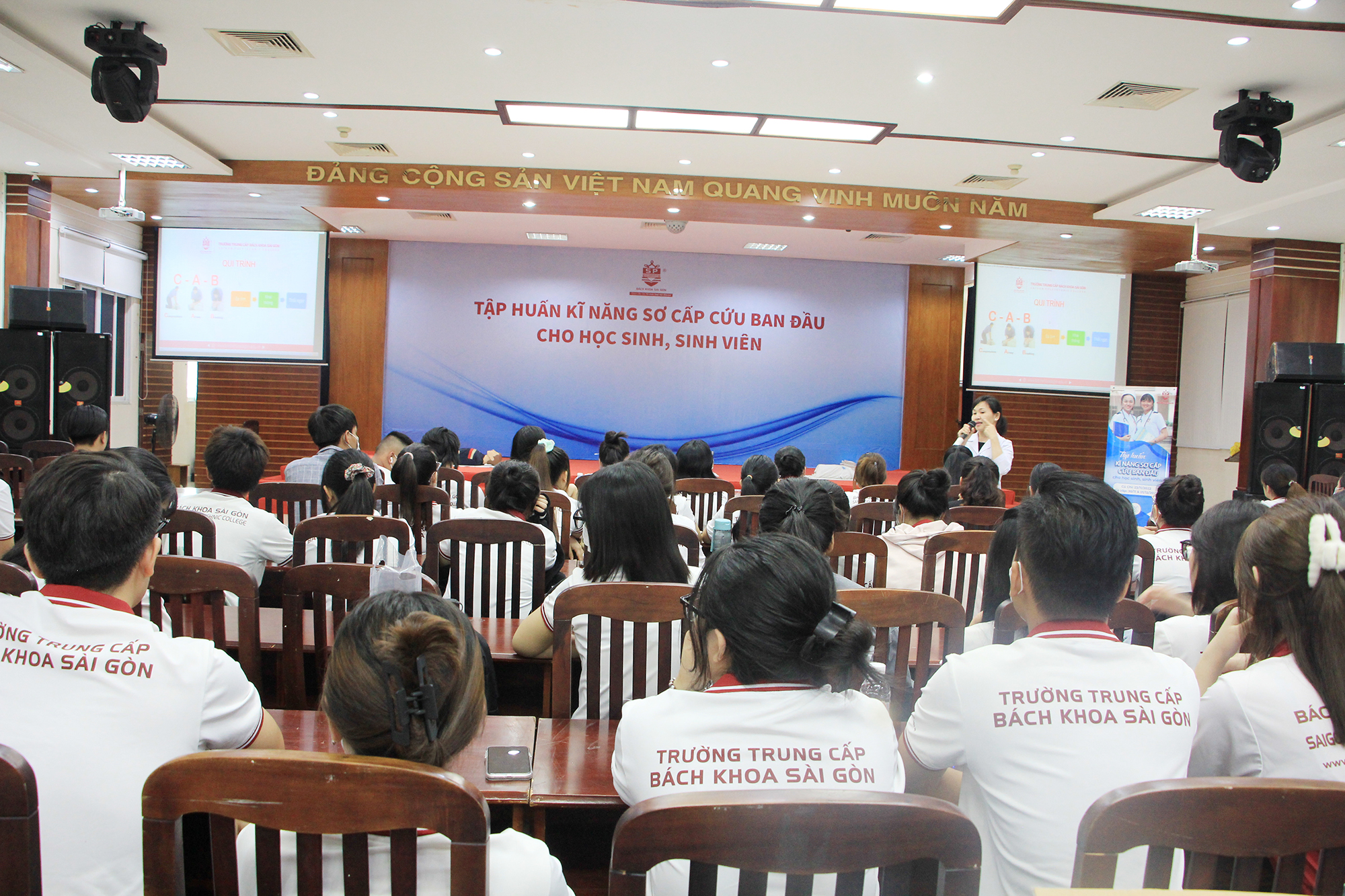 Trường Bách Khoa Sài Gòn tổ chức tập huấn kỹ năng sơ cấp cứu ban đầu cho toàn thể học sinh sinh viên